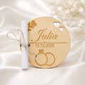 Personalisierte Platzkarte aus Holz mit Schriftrolle – Gastgeschenk Hochzeit – EMORIA